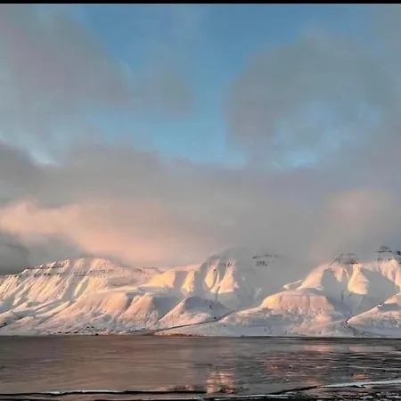 Villa Svalbard Arctic Retreat