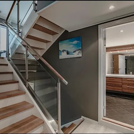 Arctic Retreat Villa *