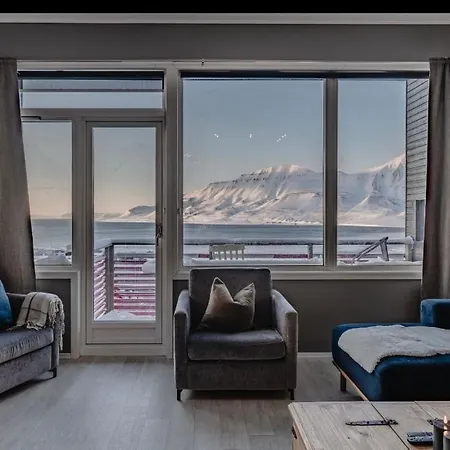 Arctic Retreat * Longyearbyen