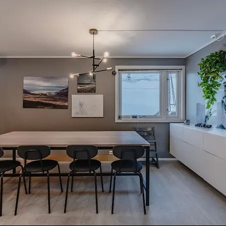 Arctic Retreat * Longyearbyen