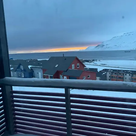 Arctic Retreat Longyearbyen