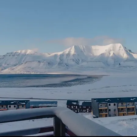 Villa Svalbard Arctic Retreat *