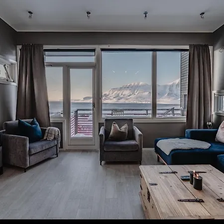Arctic Retreat * Longyearbyen